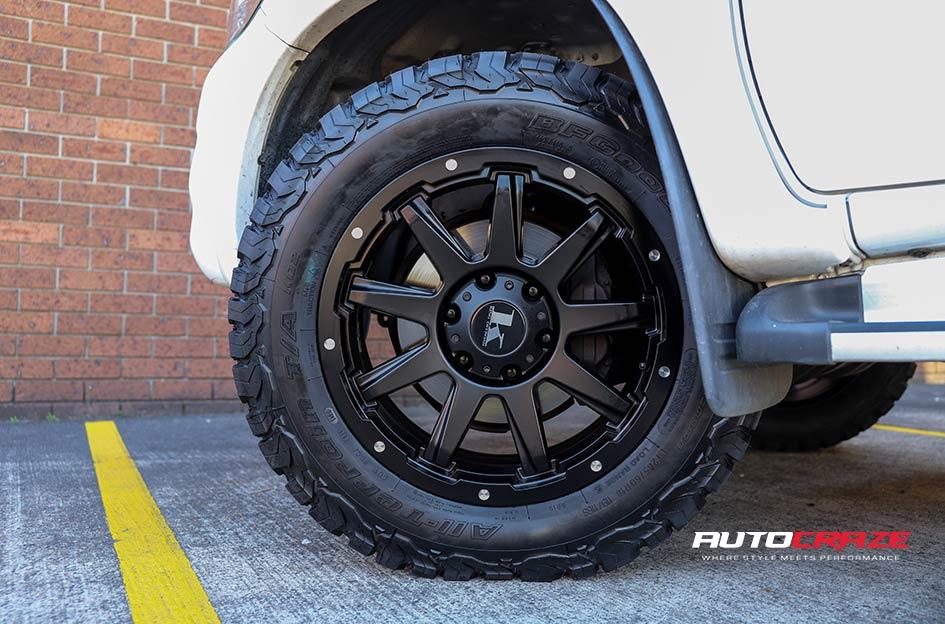 TOYOTA HILUX N70 4WD GATOR SATIN BLACK