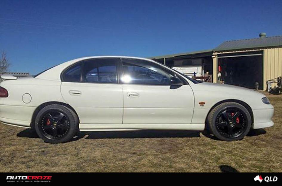 HOLDEN-COMMODORE-FR
