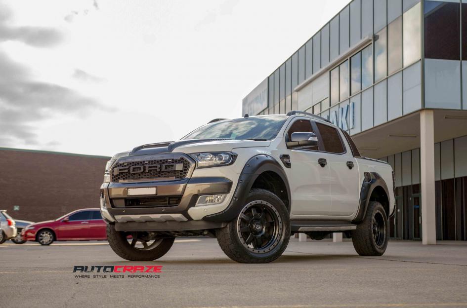 FORD-RANGER-TROPHY-MATTE-BLACK-WITH-ANTHRACITE-RING