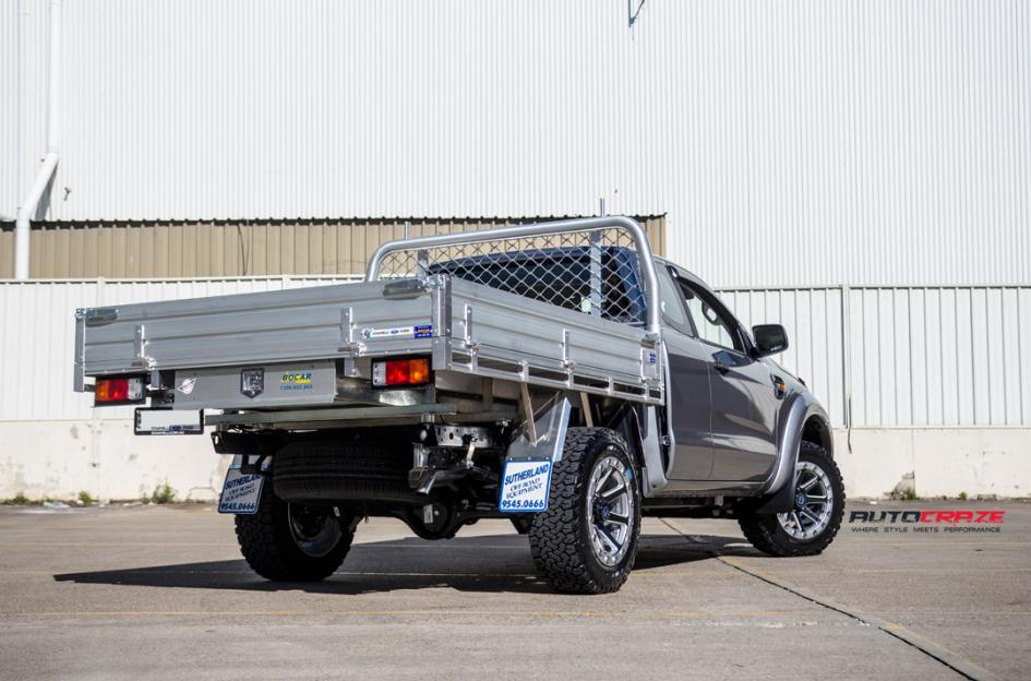 FORD RANGER GRUNT G1 SILVER WITH BLACK CENTRE POLISH LIP