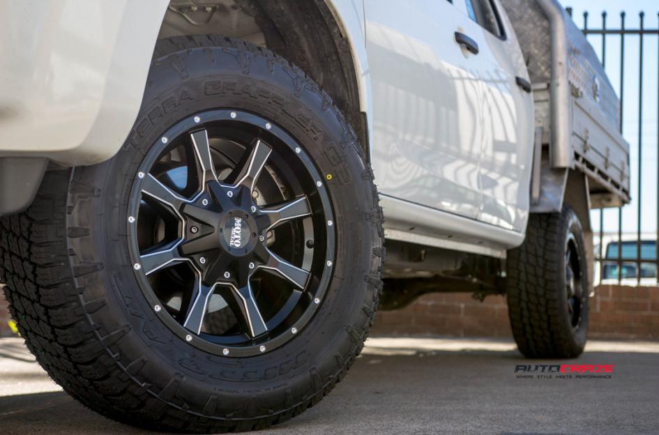 ISUZU DMAX MO970 SATIN BLACK MILLED ACCENTS