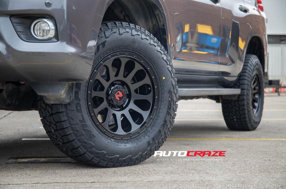 TOYOTA-PRADO-VICTIM-MATTE-BLACK
