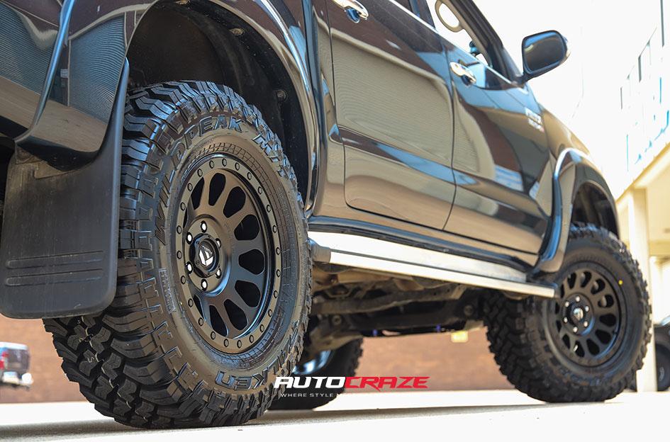 TOYOTA HILUX N70 4WD VECTOR MATTE BLACK