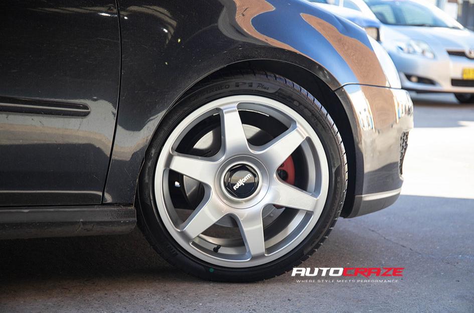 VOLKSWAGEN-GOLF-SIX-SILVER