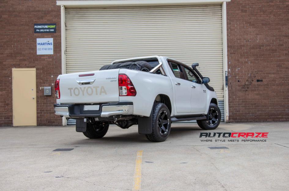 TOYOTA HILUX 4WD T-12