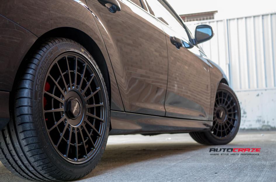 FORD FOCUS  5 STUD  LAS R MATTE BLACK