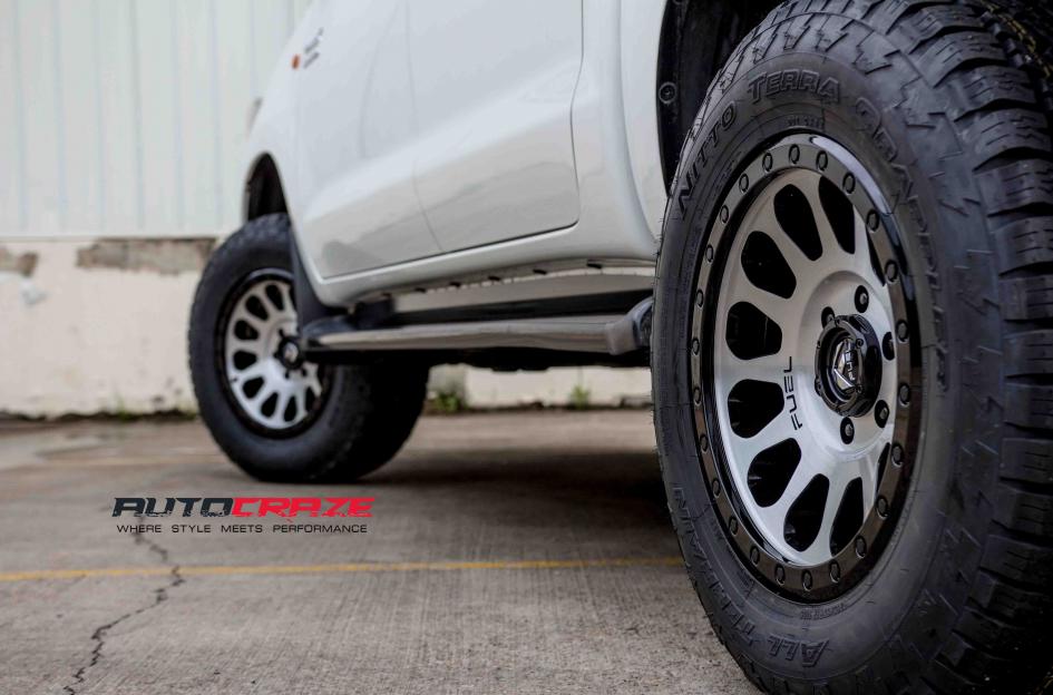 TOYOTA HILUX N70 4WD VECTOR BLACK MACHINED