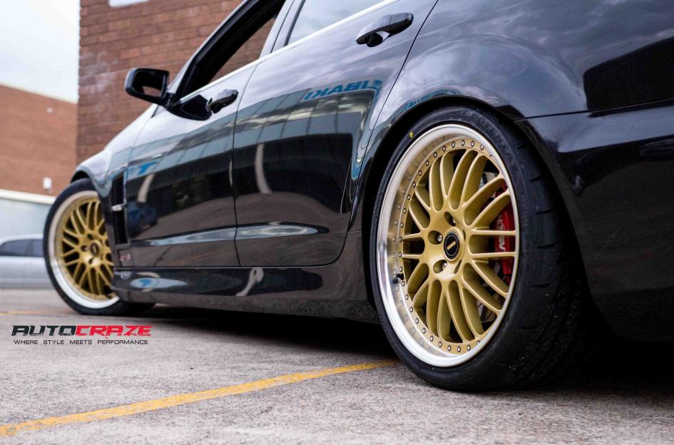 HOLDEN-COMMODORE-OM-GOLD-POLISH-LIP