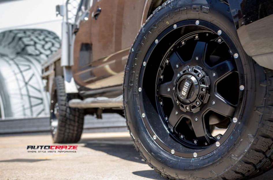 NISSAN NAVARA GD01 BLACK WITH CHROME INSERTS