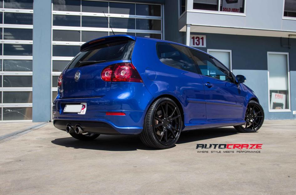 VOLKSWAGEN GOLF SF06 SATIN BLACK