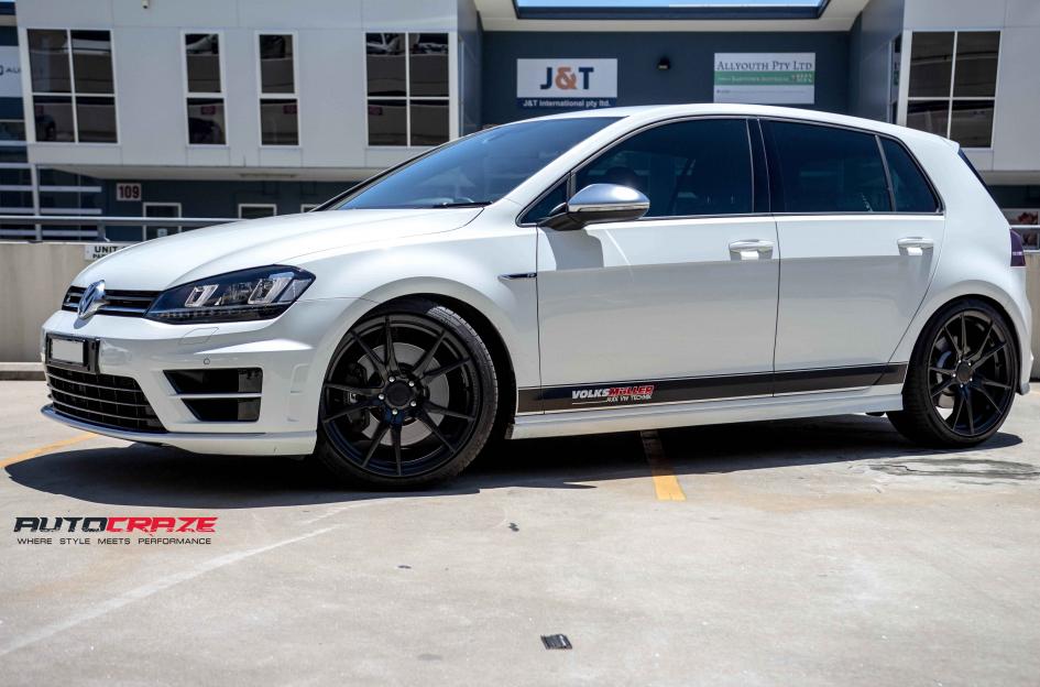 VOLKSWAGEN GOLF SF06 SATIN BLACK