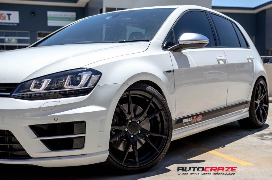 VOLKSWAGEN GOLF SF06 SATIN BLACK