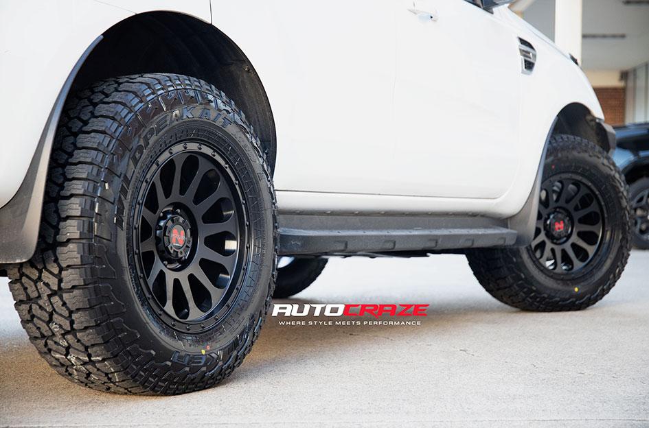 FORD EVEREST VICTIM MATTE BLACK