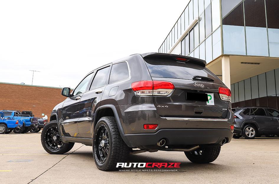 JEEP-GRAND-CHEROKEE-HOSS-XD-GLOSS-BLACK
