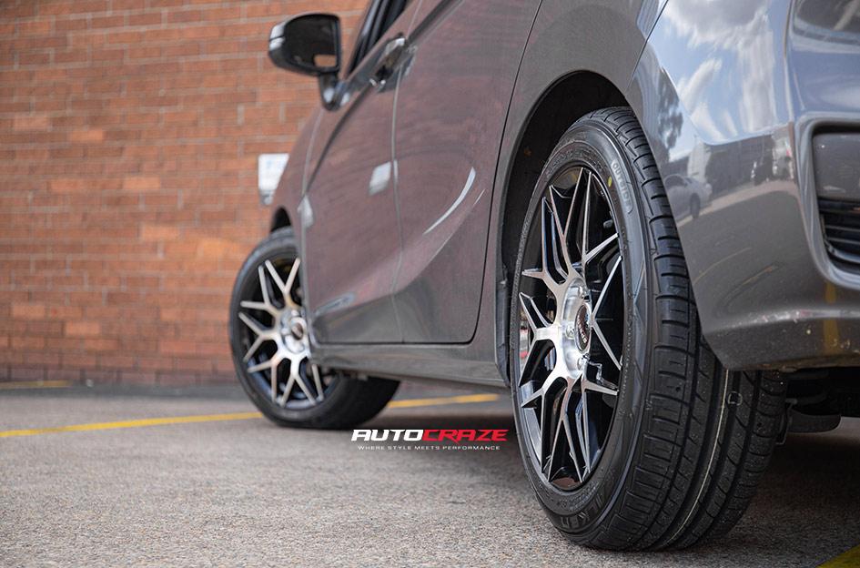 HONDA-JAZZ-PODIUM-PIANO-BLACK-MACHINED