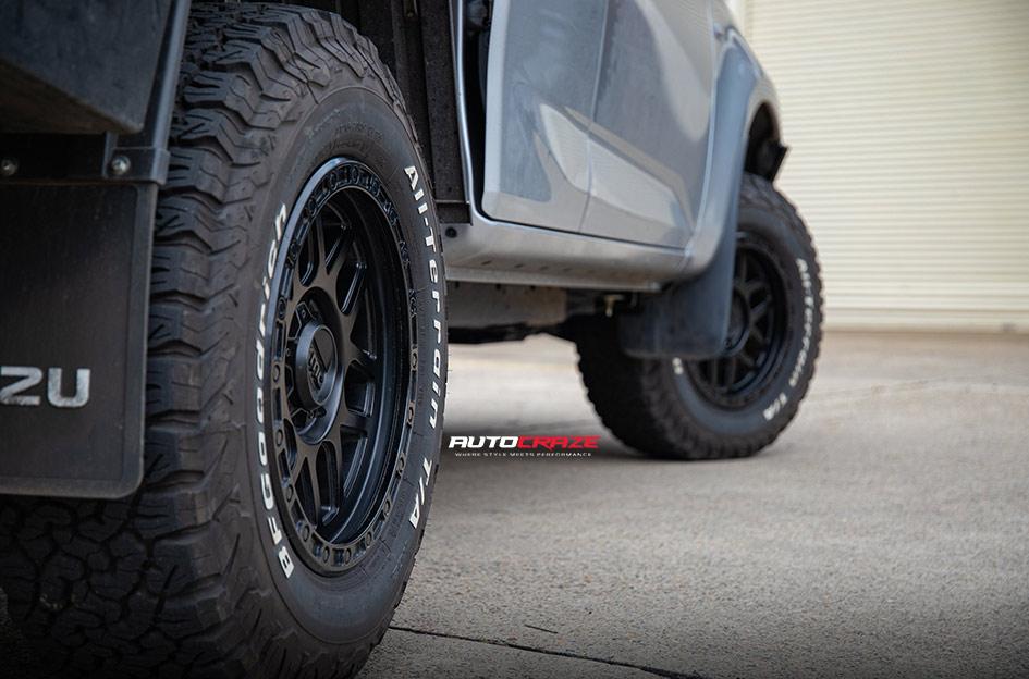 ISUZU DMAX KM544 MESA SATIN BLACK GLOSS BLACK LIP