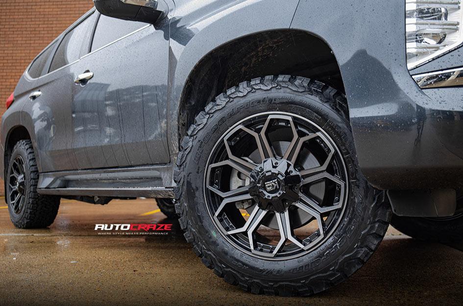 MITSUBISHI PAJERO SPORT REPLAY GLOSS BLACK MACHINED DARK TINT