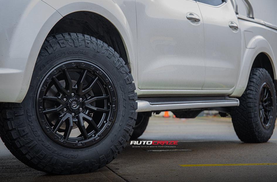NISSAN NAVARA REBEL MATTE BLACK