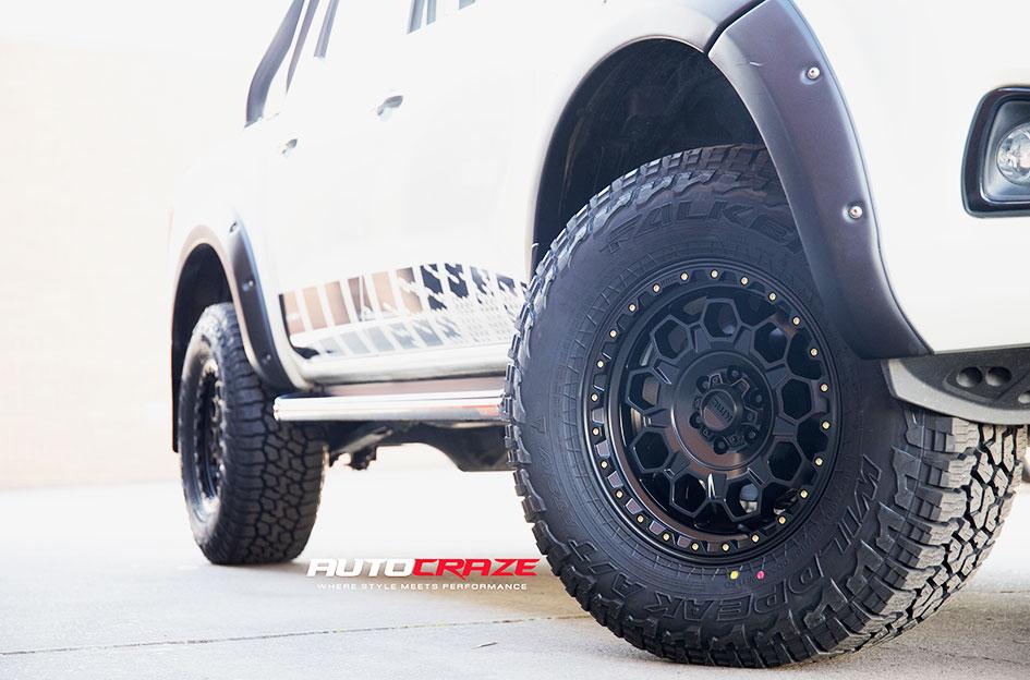 NISSAN-NAVARA-TREK-SATIN-BLACK