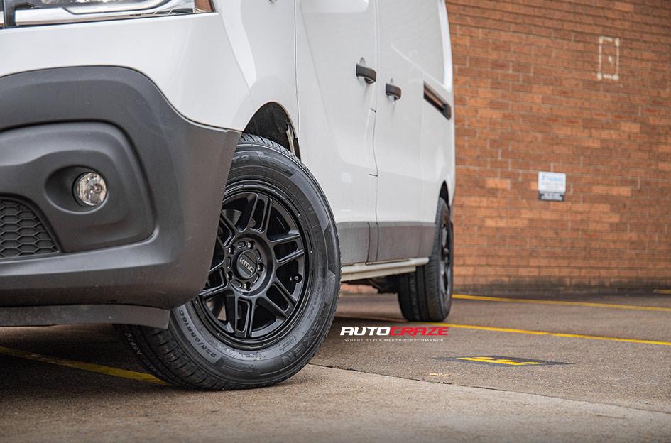 RENAULT TRAFIC KM716 NOMAD SATIN BLACK