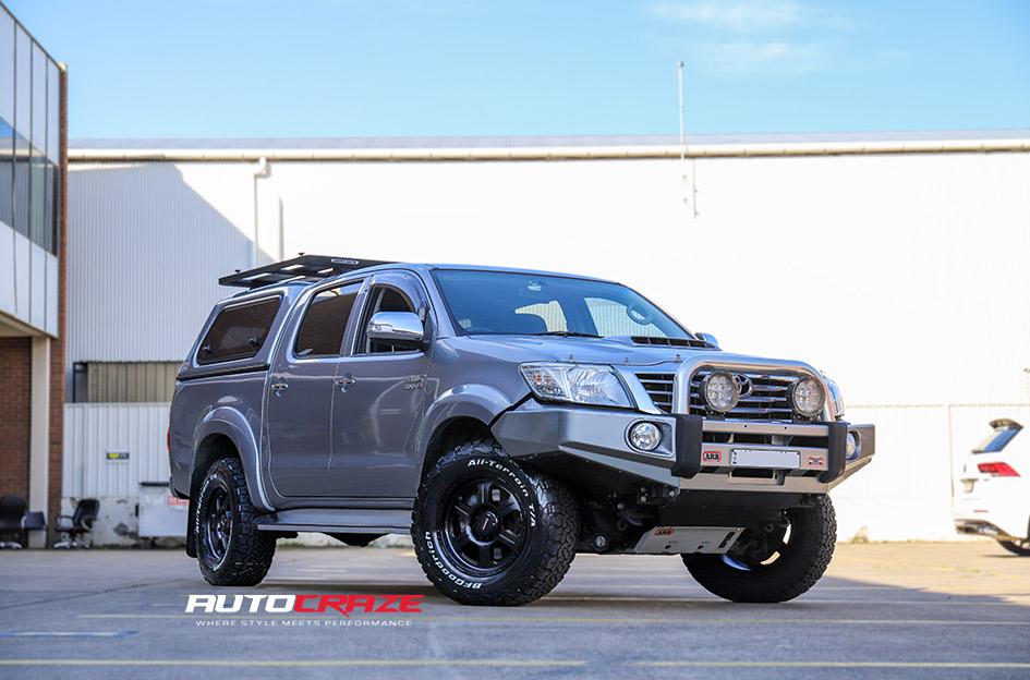 TOYOTA HILUX 4WD BUCKSHOT SATIN BLACK