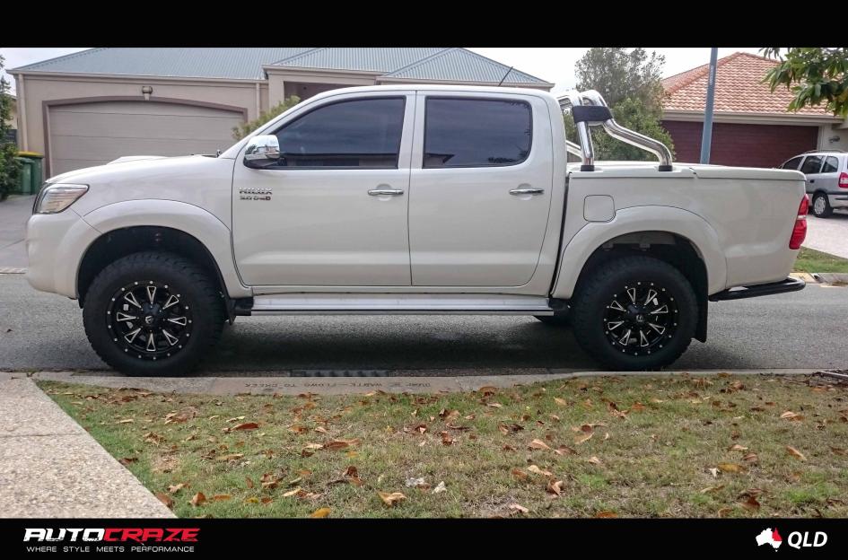 TOYOTA HILUX N70 4WD THROTTLE GLOSS BLACK MILLED ACCENTS