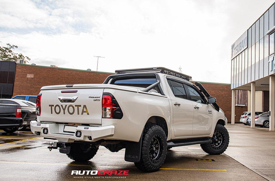 TOYOTA HILUX 4WD CRUSH GLOSS BLACK DOUBLE DARK TINT