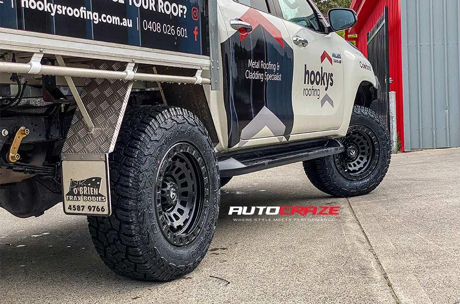 TOYOTA HILUX N80 4WD ZEPHYR MATTE BLACK