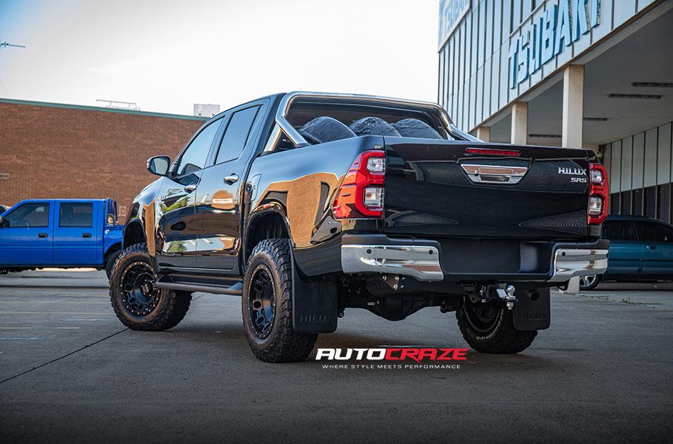 TOYOTA HILUX 4WD HOLESHOT XD SATIN BLACK