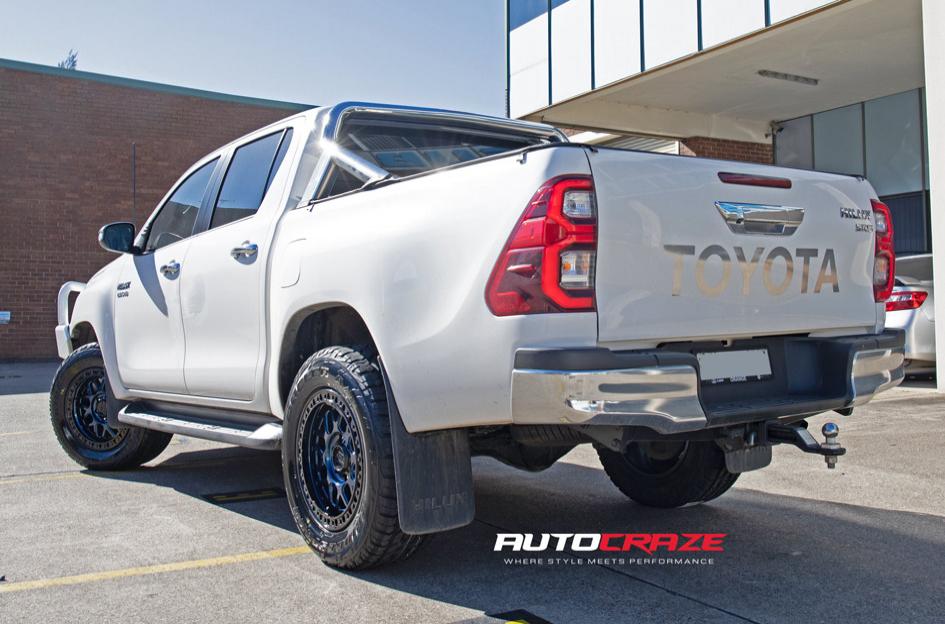 TOYOTA HILUX N80 4WD TERRA METALLIC BLUE