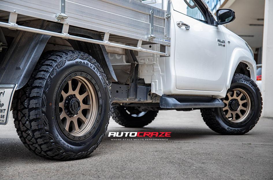 TOYOTA HILUX N80 4WD HURRICANE SATIN BRONZE BLACK LIP