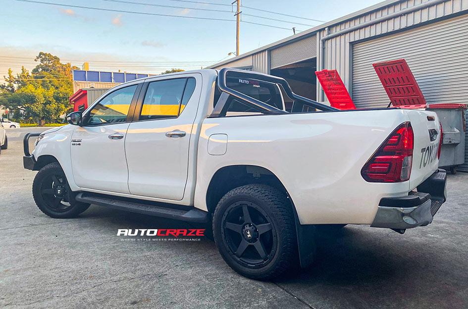 TOYOTA HILUX N80 4WD LEECH SATIN BLACK
