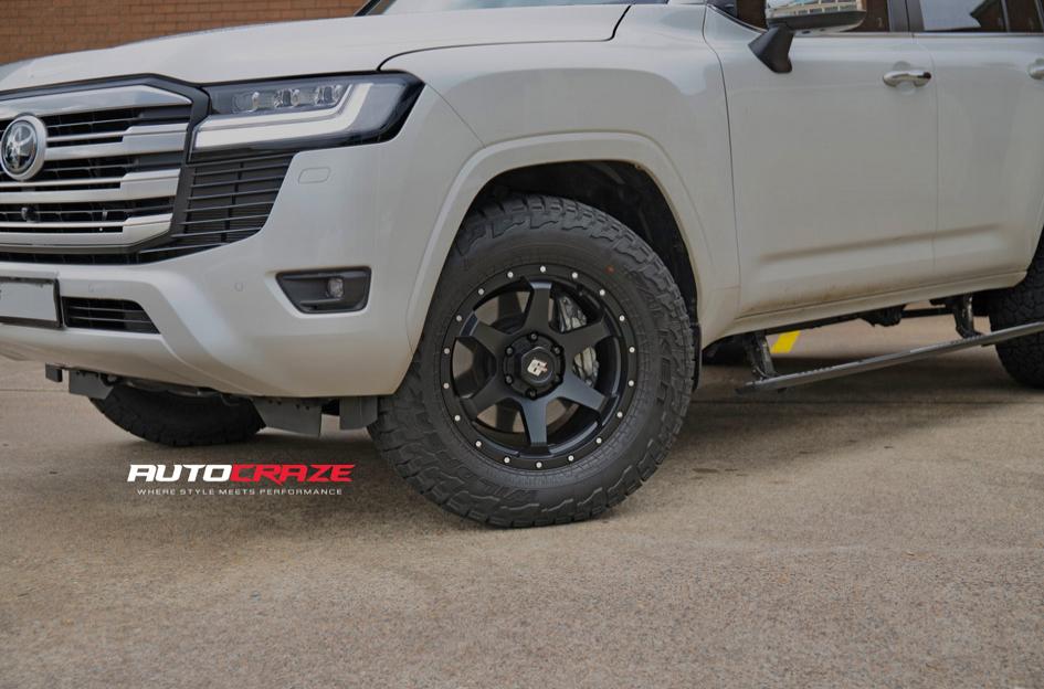 TOYOTA LANDCRUISER PHILIDELPHIABLACK MATTE FRONT MILLED
