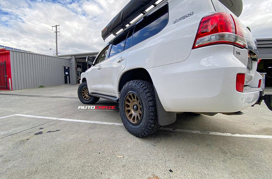 TOYOTA LANDCRUISER VECTOR MATTE BRONZE BLACK LIP