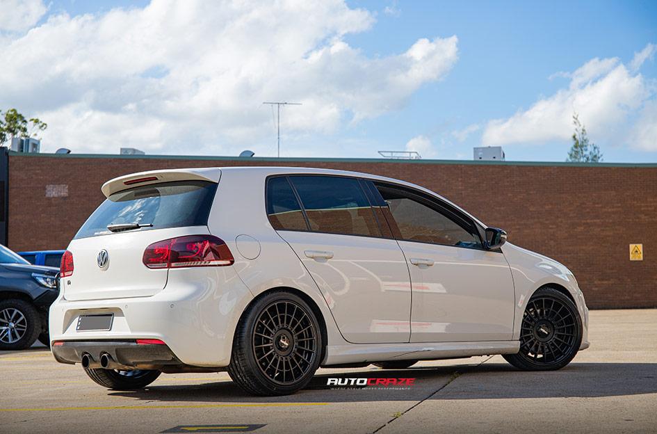 VOLKSWAGEN GOLF LAS R MATTE BLACK