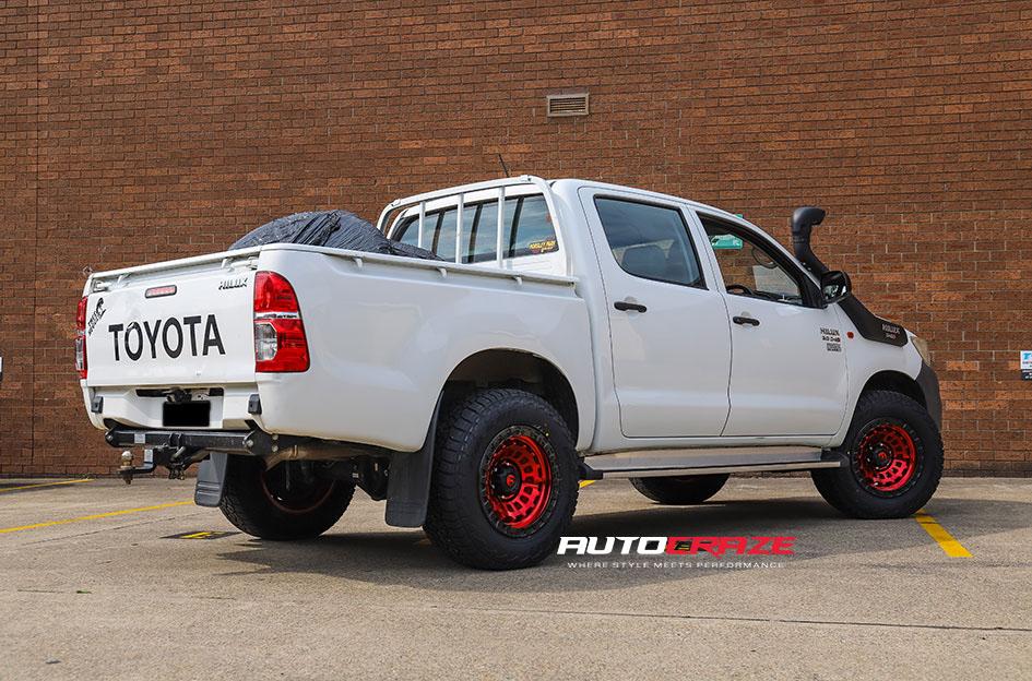 TOYOTA-HILUX-4WD-ZEPHYR-CANDY-RED-WITH-MATTE-BLACK-RING