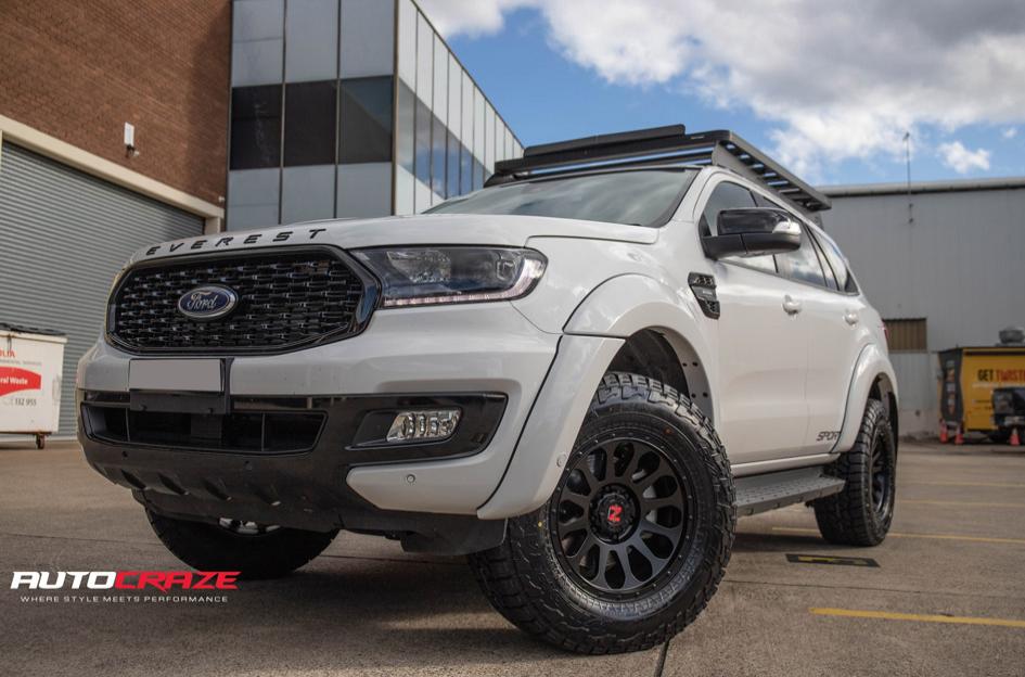 FORD EVEREST VICTIM MATTE BLACK