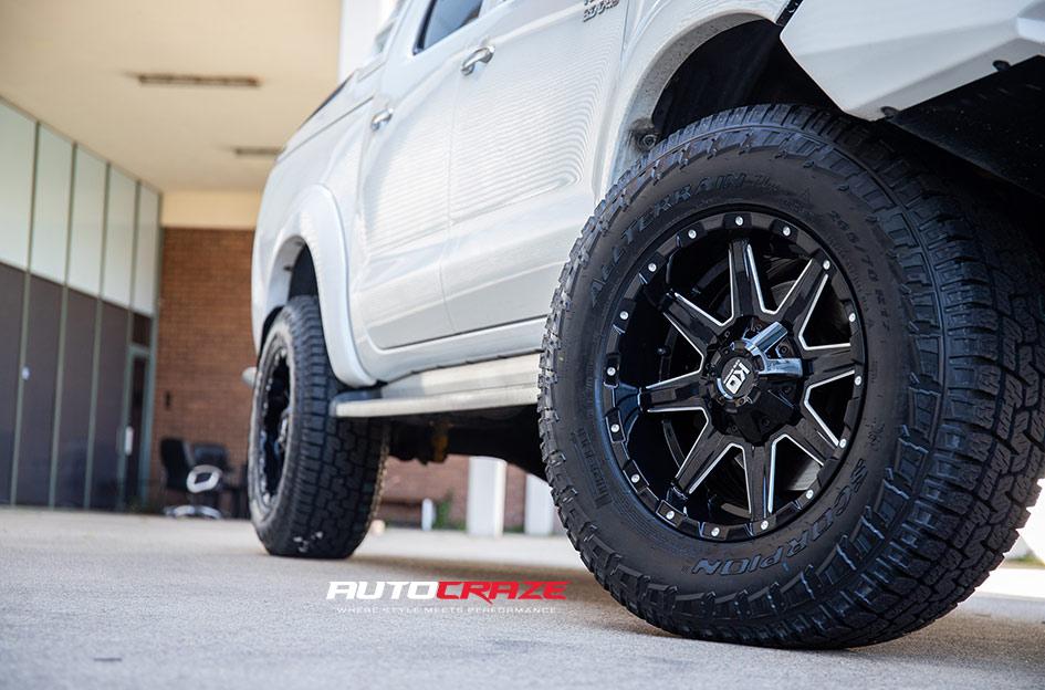 TOYOTA HILUX N70 4WD BLADE  OR GLOSS BLACK MILLED
