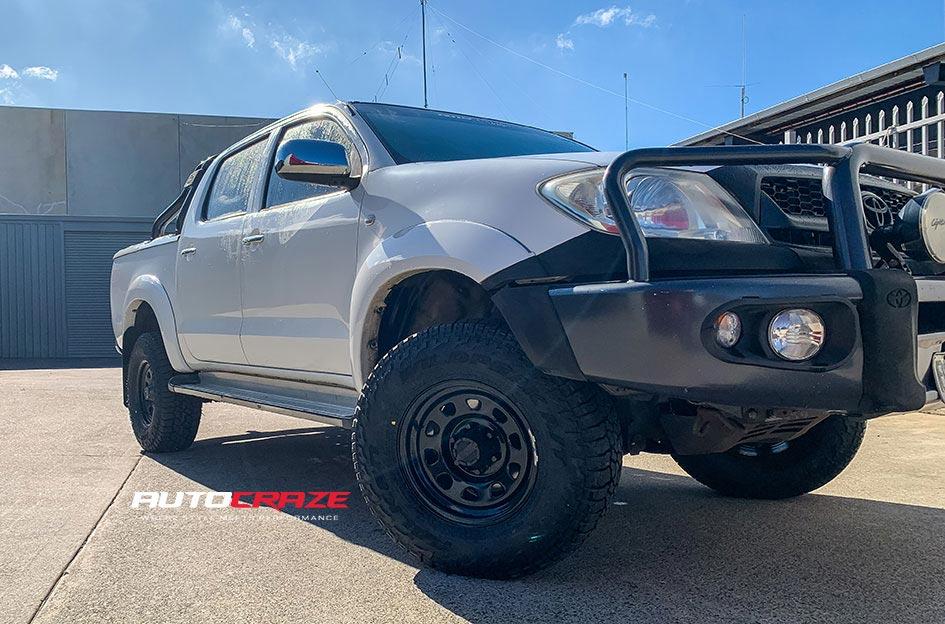 TOYOTA HILUX N70 4WD D HOLE BLACK