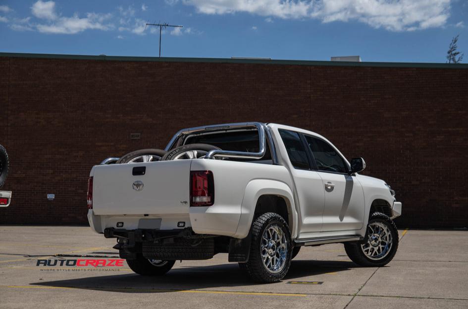 TOYOTA HILUX 4WD GRENADE CHROME