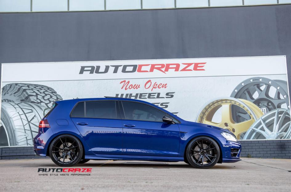 VOLKSWAGEN GOLF SF06 SATIN BLACK