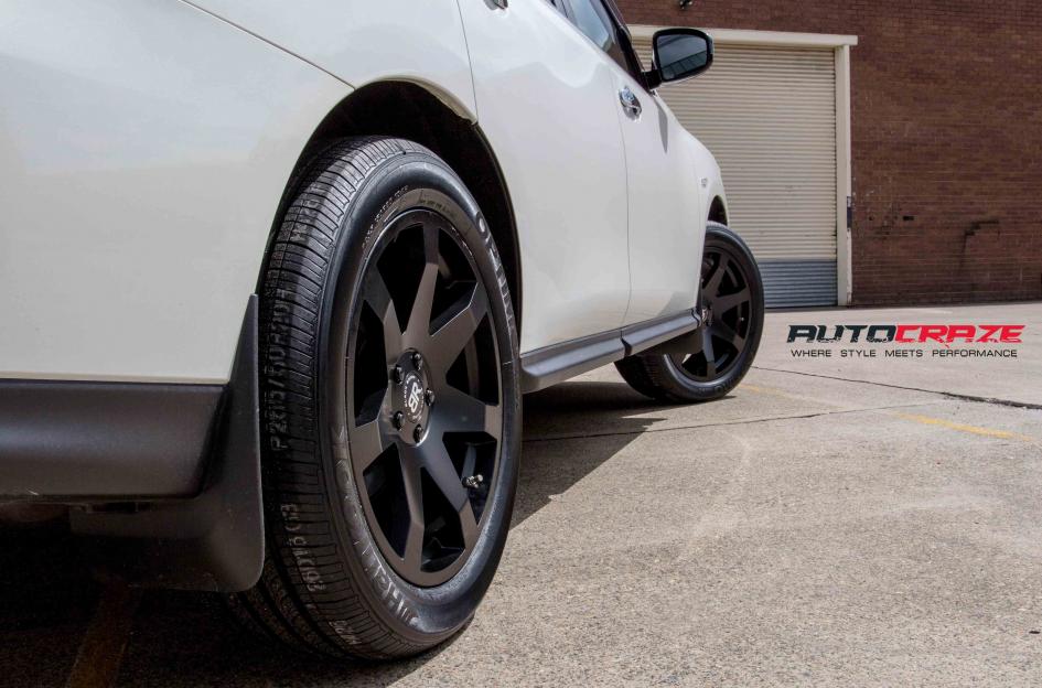 NISSAN PATHFINDER MOZAMBIQUE MATTE BLACK