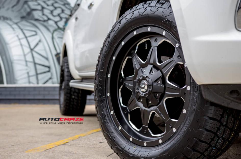 NISSAN NAVARA BOOST GLOSS BLACK MILLED ACCENTS