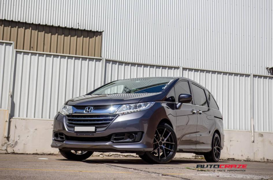 HONDA-ODYSSEY-TARGA-BLACK---MACHINED-WITH-DOUBLE-DARK-TINT