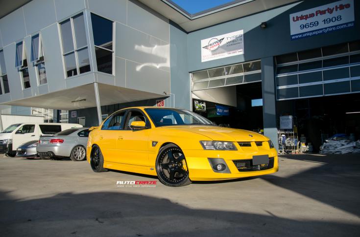 HOLDEN-COMMODORE-HSV-VZ-FR
