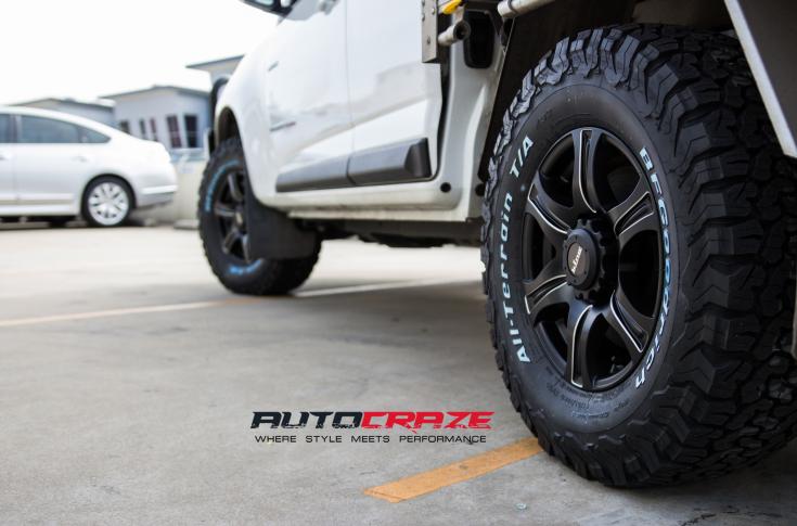 HOLDEN COLORADO REBEL SATIN BLACK PIPED