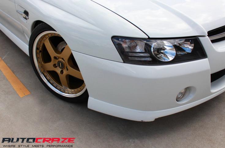 HOLDEN-COMMODORE-VZ-FR