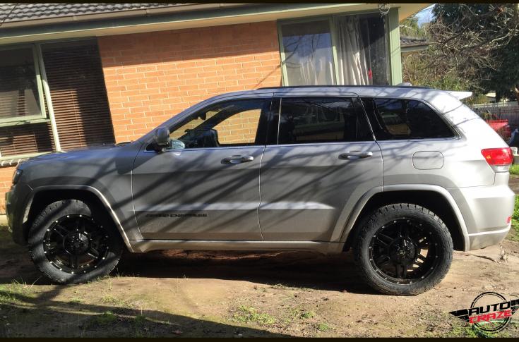 JEEP-GRAND-CHEROKEE-OCTOBOT-MATTE-BLACK