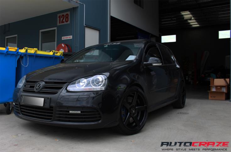 VOLKSWAGEN GOLF R5 SATIN BLACK