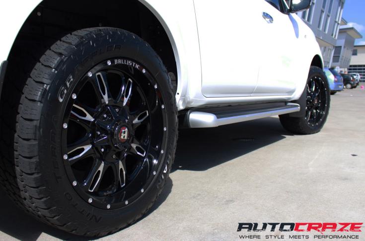 NISSAN NAVARA DAGGER GLOSS BLACK MILLED ACCENTS